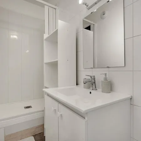 Et Petit Box Proche Metro Et Gare Apartment *